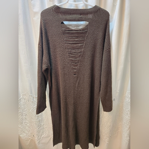 Ladies Long Split Sweater - Picture 3 of 9